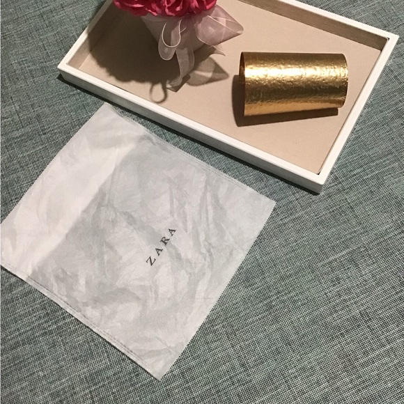 ZARA Large Hammer Gold Tone Bracelet.Brand New Very Beautiful!🌺🌸 - Picture 3 of 5